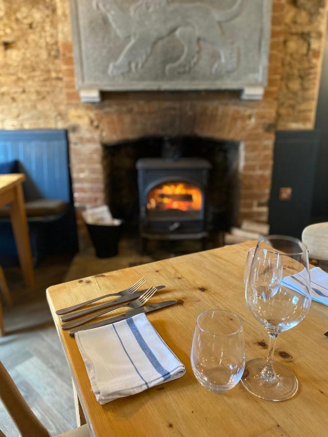 The Red Lion Hotel Cricklade Eksteriør billede