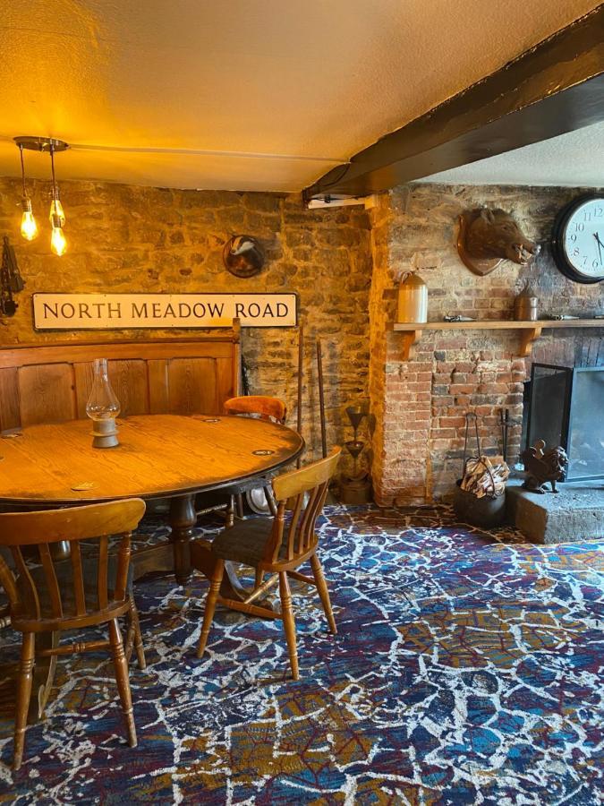 The Red Lion Hotel Cricklade Eksteriør billede